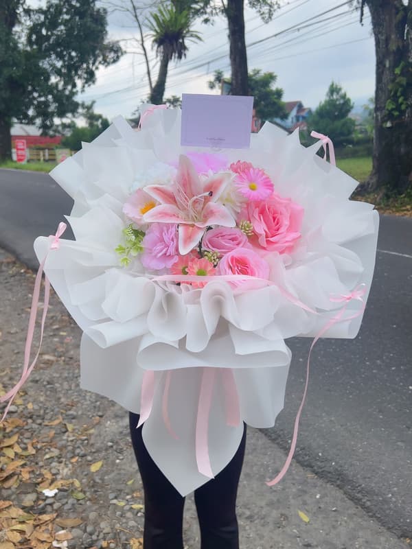 Round mix Flower (White pink)